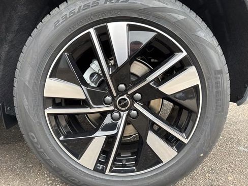 New 2026 Volvo XC60 B5 Plus w/ Climate Package image 5