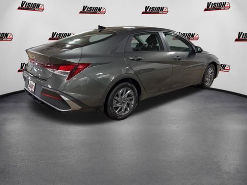 Used 2024 Hyundai Elantra SEL FWD image 3