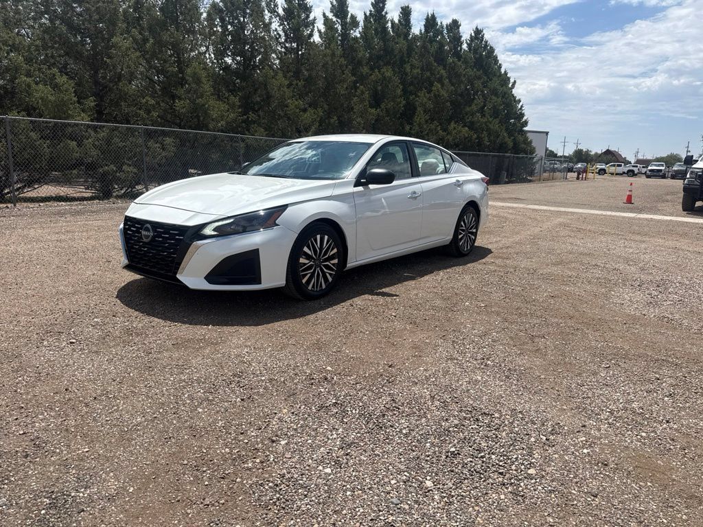 Used 2025 Nissan Altima 2.5 SV FWD image 1