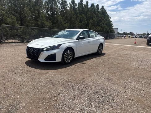 Used 2025 Nissan Altima 2.5 SV FWD image 1