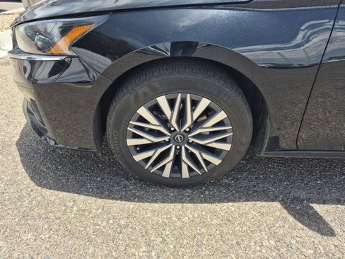 Used 2025 Nissan Altima 2.5 SV FWD image 23