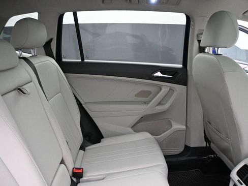 Used 2022 Volkswagen Tiguan SE AWD/4WD image 22