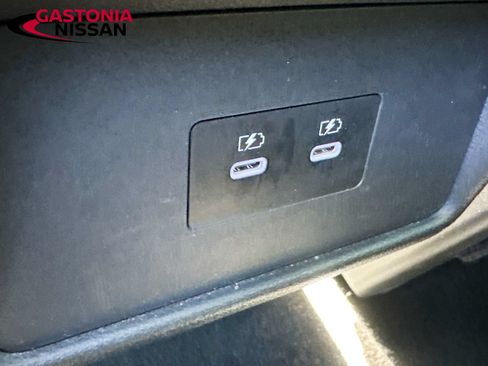 Used 2024 Nissan Rogue SV AWD/4WD image 32