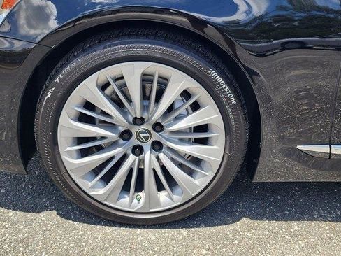 Used 2013 Lexus LS 460 w/ Comfort Pkg RWD image 9
