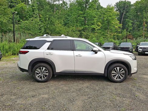 Used 2025 Nissan Pathfinder SL AWD/4WD image 26