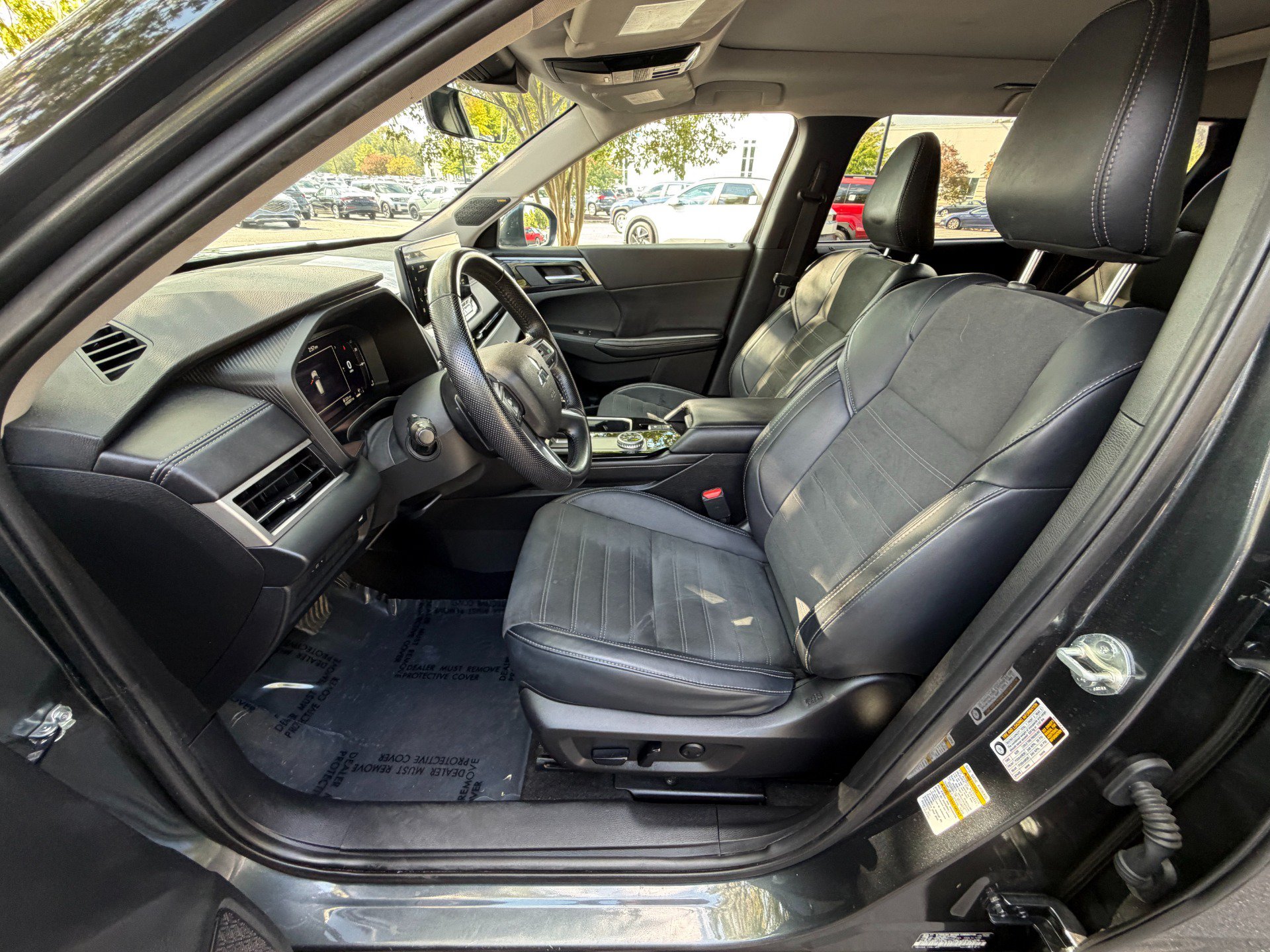 Used 2025 Mitsubishi Outlander SE FWD image 28