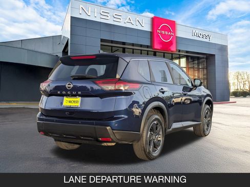 Used 2025 Nissan Rogue SV image 8