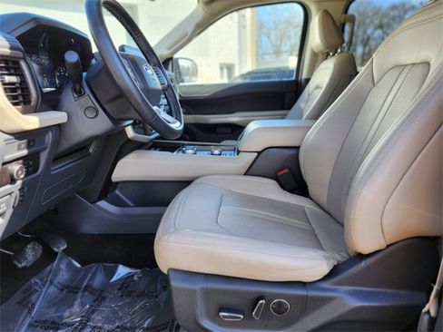 Used 2023 Ford Expedition Limited image 20