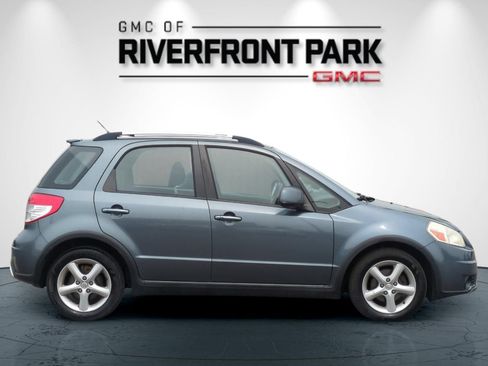 Used 2009 Suzuki SX4 AWD Hatchback w/ Touring Pkg image 2