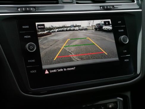 Certified 2020 Volkswagen Tiguan SE w/ Panoramic Sunroof Package image 29