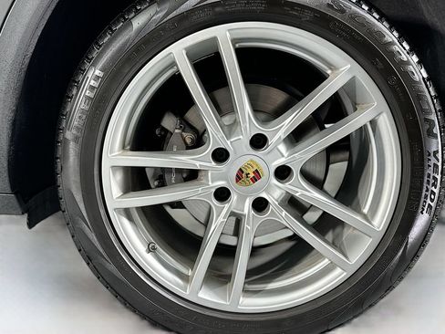Certified 2020 Porsche Cayenne AWD/4WD image 32