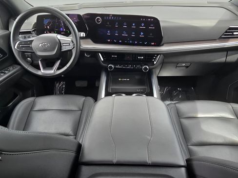 Used 2025 Chevrolet Suburban Z71 AWD/4WD image 15