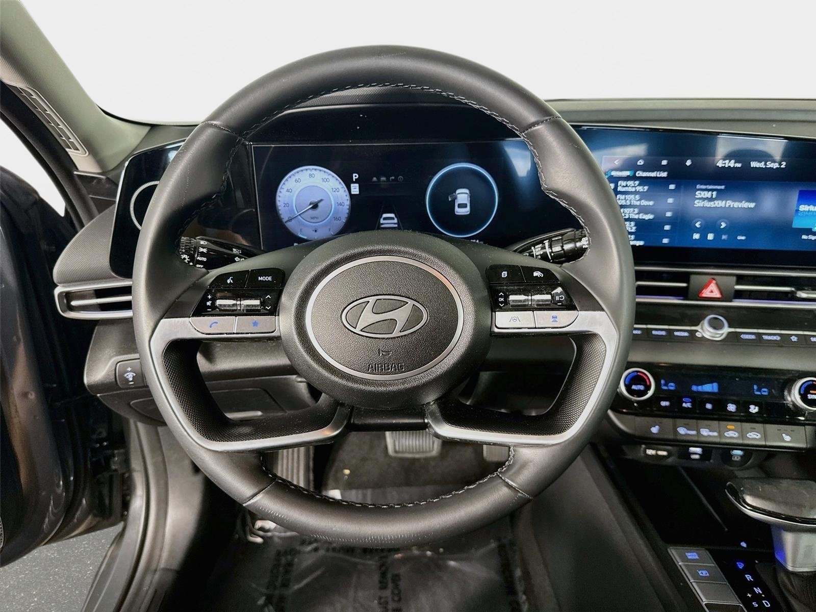 Certified 2024 Hyundai Elantra SEL w/ Convenience Package FWD image 12