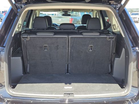 Used 2025 Volkswagen Atlas SE image 50