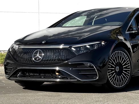 Used 2023 Mercedes-Benz EQS 580 EQS 580 image 3