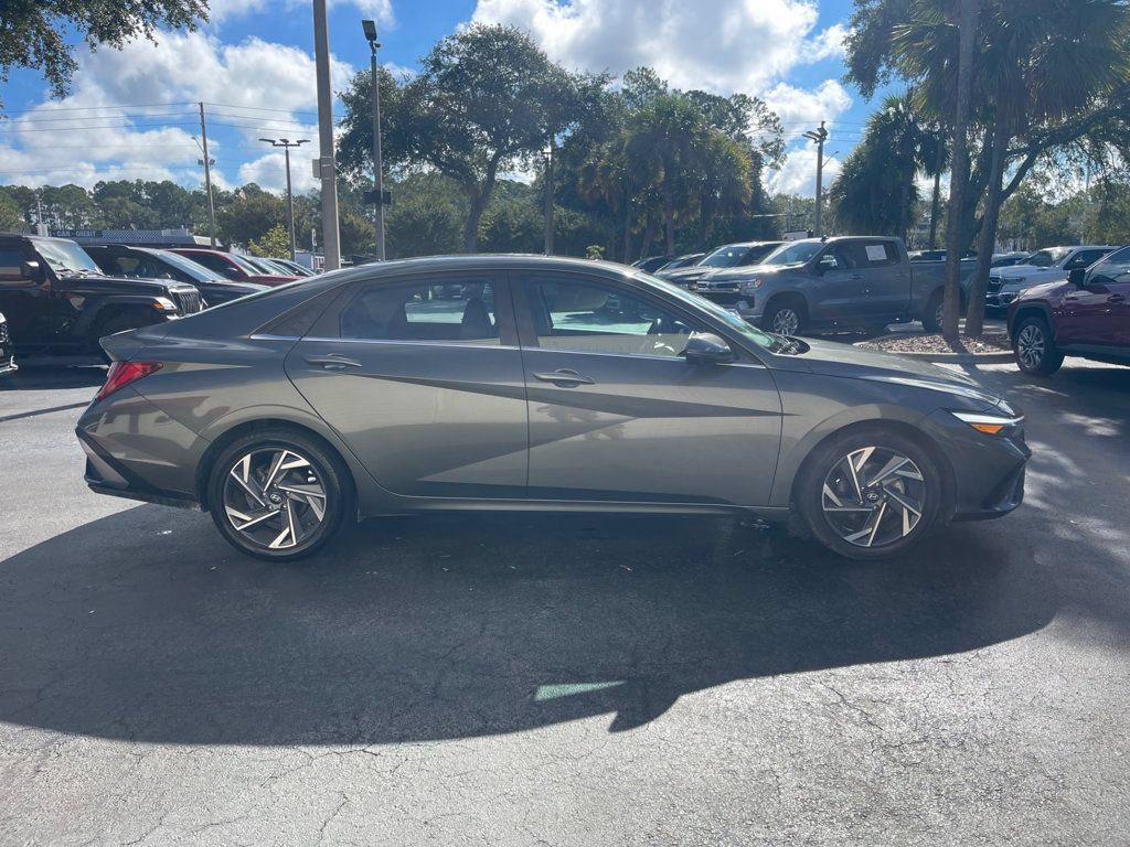Used 2024 Hyundai Elantra Limited FWD image 6