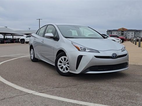 Used 2022 Toyota Prius LE image 9