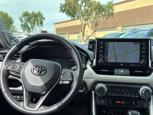 Used 2021 Toyota RAV4 Limited FWD image 7