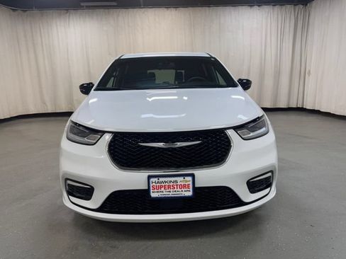 Used 2025 Chrysler Pacifica Select FWD image 10