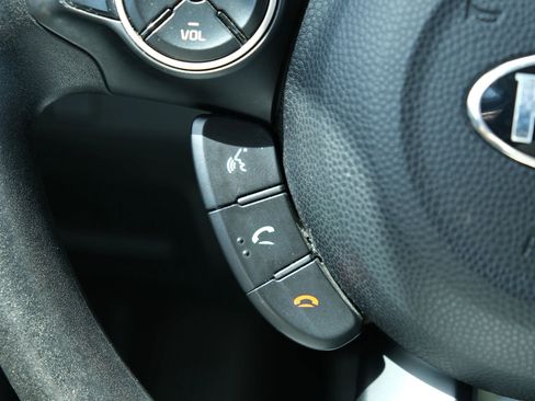 Used 2016 Kia Soul FWD image 26