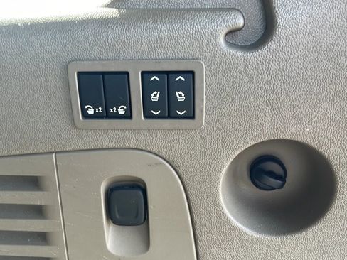 Used 2020 Chevrolet Suburban Premier image 13