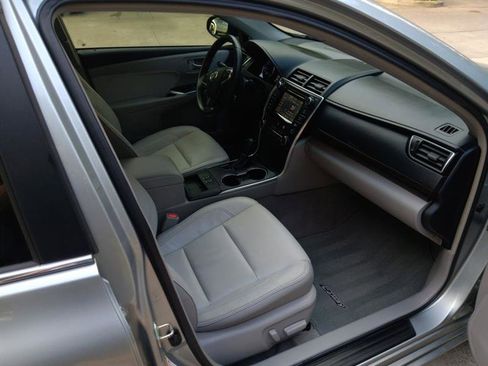Used 2015 Toyota Camry XLE image 12