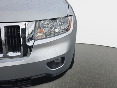 Used 2011 Jeep Grand Cherokee Laredo w/ Security & Convenience Group image 27