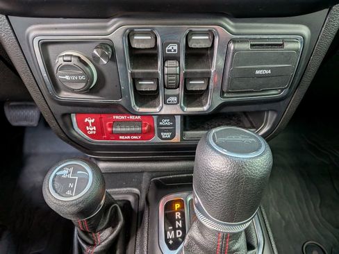 Used 2020 Jeep Gladiator Rubicon w/ Trailer Tow Package AWD/4WD image 21