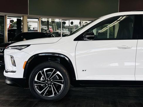 Used 2026 Buick Enclave Sport Touring FWD image 16
