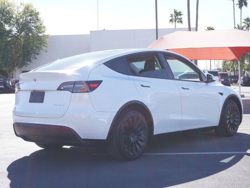 Used 2022 Tesla Model Y Long Range image 5
