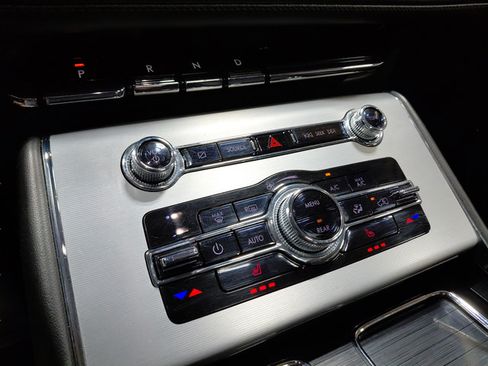 Used 2024 Lincoln Aviator AWD w/ Premium Package image 33