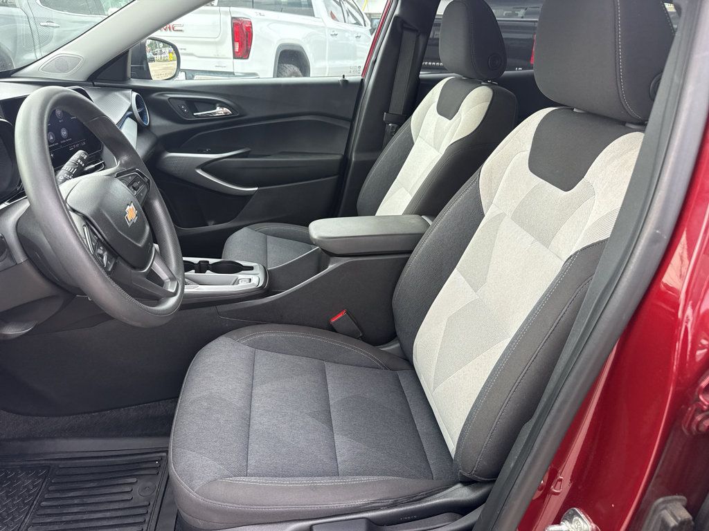 Used 2024 Chevrolet Trax LS w/ Driver Confidence Package FWD image 14