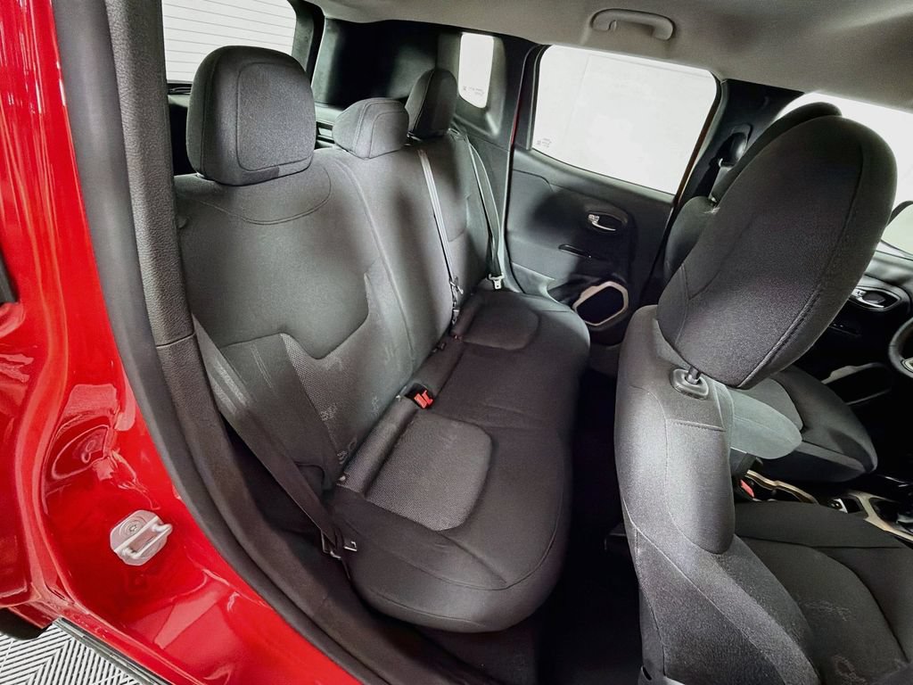 Used 2015 Jeep Renegade Latitude w/ Cold Weather Group II FWD image 24