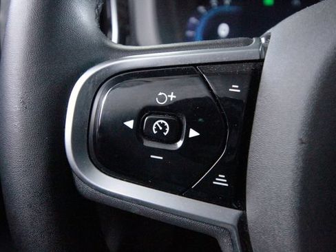 Certified 2025 Volvo XC60 B5 Plus w/ Climate Package AWD/4WD image 19