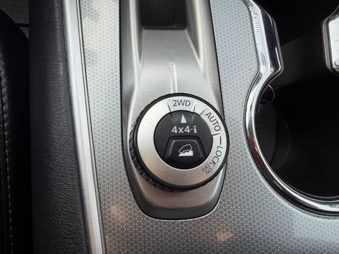 Used 2020 Nissan Pathfinder SL image 28