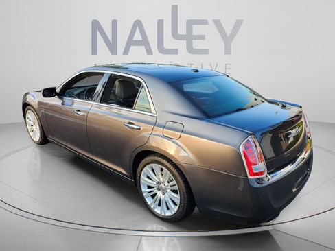 Used 2013 Chrysler 300 C RWD image 3