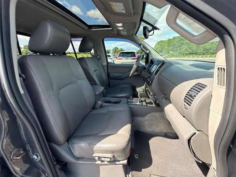 Used 2014 Nissan Frontier SL w/ SL Moonroof Package AWD/4WD image 22