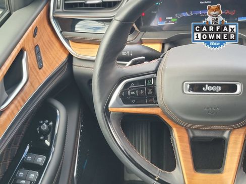 Used 2023 Jeep Grand Cherokee Summit AWD/4WD image 12