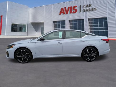 Used 2025 Nissan Altima 2.5 SR image 10