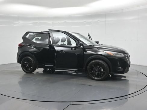 Used 2023 Nissan Kicks SR w/ SR Premium Package FWD image 32