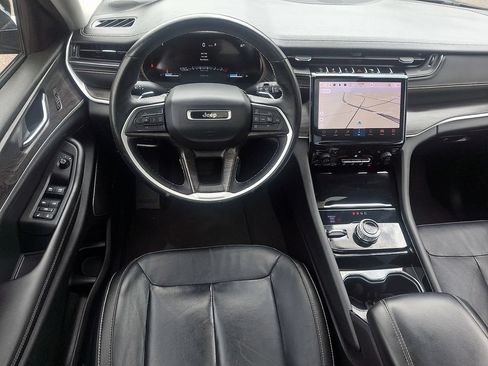 Used 2022 Jeep Grand Cherokee L Limited AWD/4WD image 2