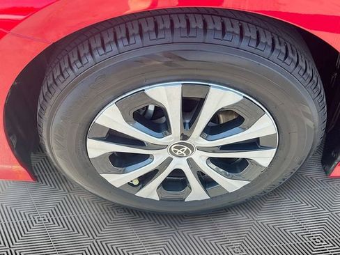 Used 2021 Toyota Prius Prime XLE image 30