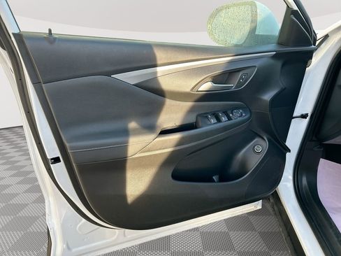 Used 2025 Buick Envista Preferred w/ Convenience I Package FWD image 24