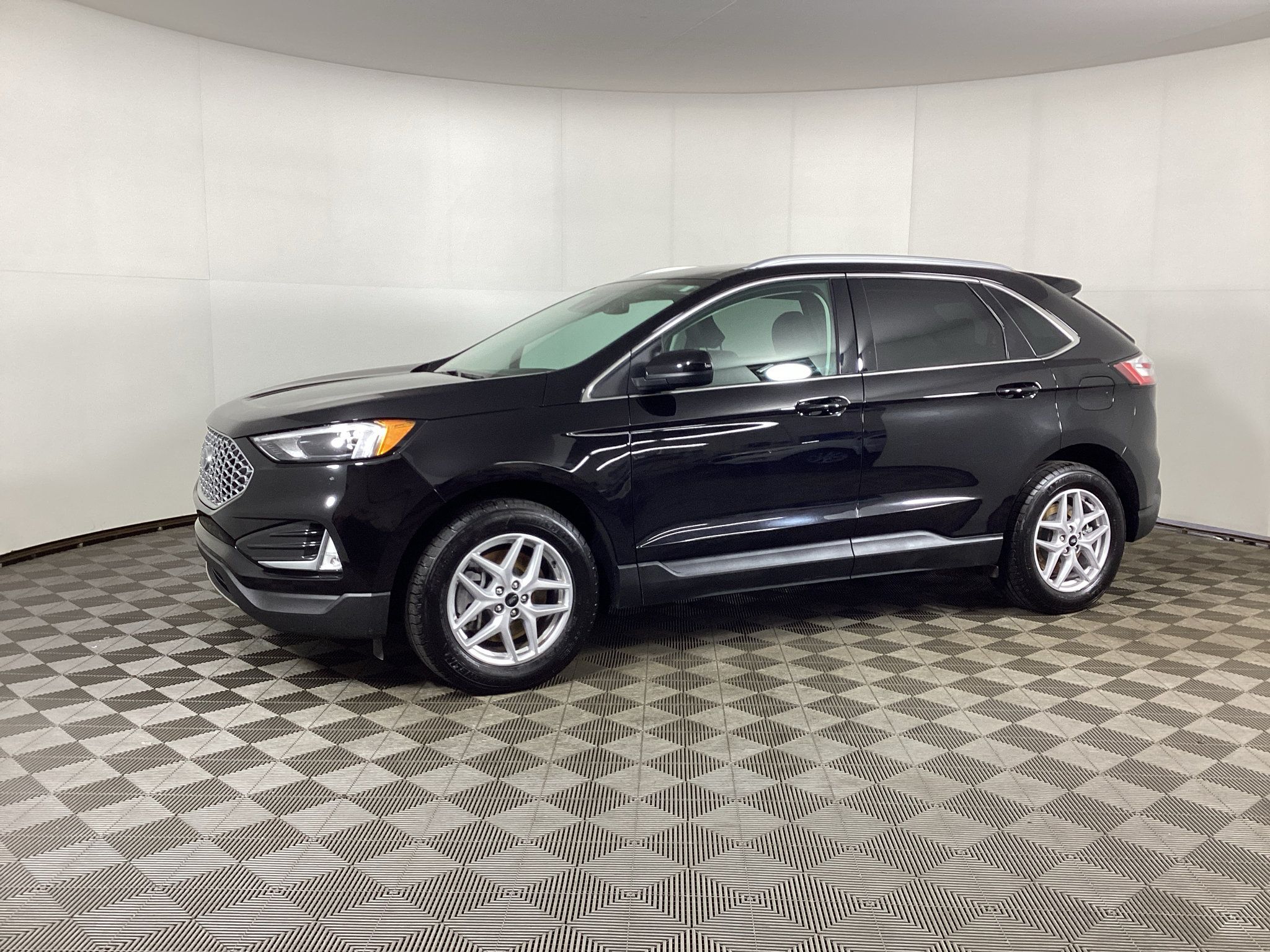 Used 2024 Ford Edge SEL w/ Convenience Package AWD/4WD image 5