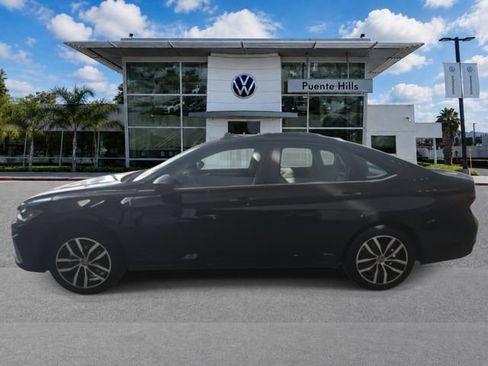 New 2025 Volkswagen Jetta SE FWD image 4