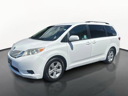 Used 2017 Toyota Sienna LE FWD image 7