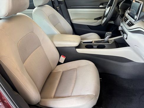Used 2025 Nissan Altima 2.5 SV FWD image 31