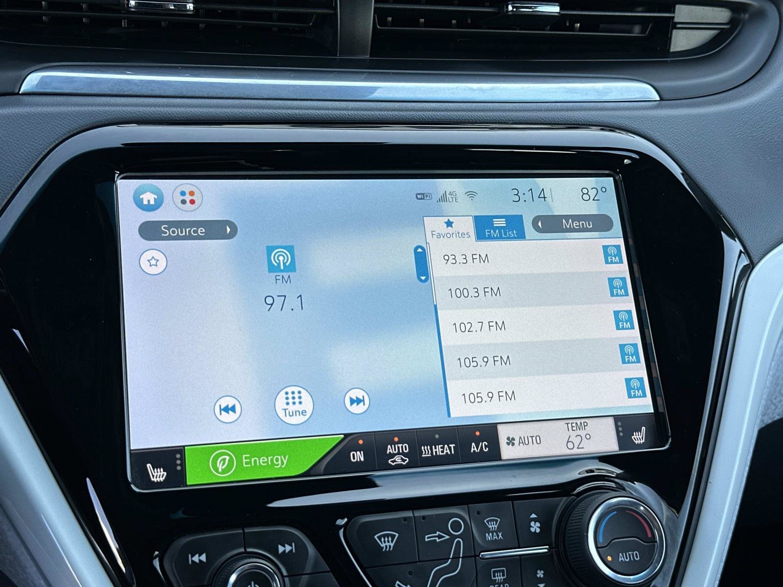 Used 2019 Chevrolet Bolt Premier w/ Infotainment Package FWD image 13