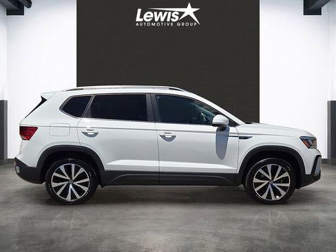Used 2024 Volkswagen Taos SE FWD image 5