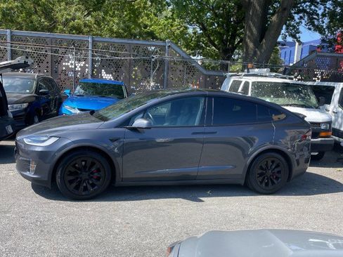 Used 2018 Tesla Model X P100D image 2